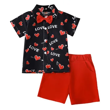 Erkek bebek Sevgililer Günü Kıyafet 1-5T Kalp Baskı Papyon Kısa Kollu Gömlek Üstleri ve Şort Sevimli Yürümeye Başlayan Çocuk için giysi