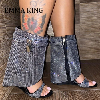 Kadınlar Kristal Kama Topuklu Çizmeler Metal Köpekbalığı Kilit Dekor Peep Toe yarım çizmeler Taklidi Süsleme Düğün Parti Elbise Ayakkabı
