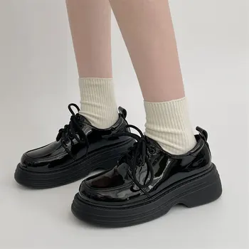 Klasik Siyah Platformu Oxford Ayakkabı Kadın Loafer'lar Yaz Sonbahar Casual Lace Up Flats Bayanlar Punk Gotik Deri Tıknaz ayakkabı
