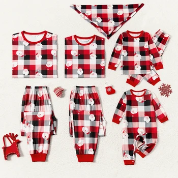 PatPat Noel Aile Eşleştirme Allover Santa Baskı Kırmızı Ekose Uzun kollu Pijama Setleri (Aleve Dayanıklı)