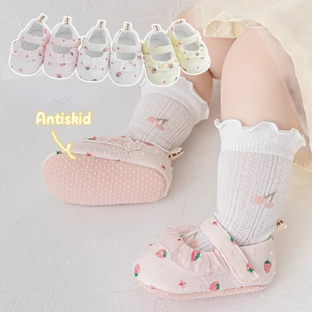 Yenidoğan Bebek Ayakkabı Bebek Kız Ayakkabı İlkbahar Yaz Prenses Dantel Çilek Elbise Ayakkabı Yumuşak Tabanlı Yürüyüş Ayakkabısı Kaymaz Sevimli Ayakkabı
